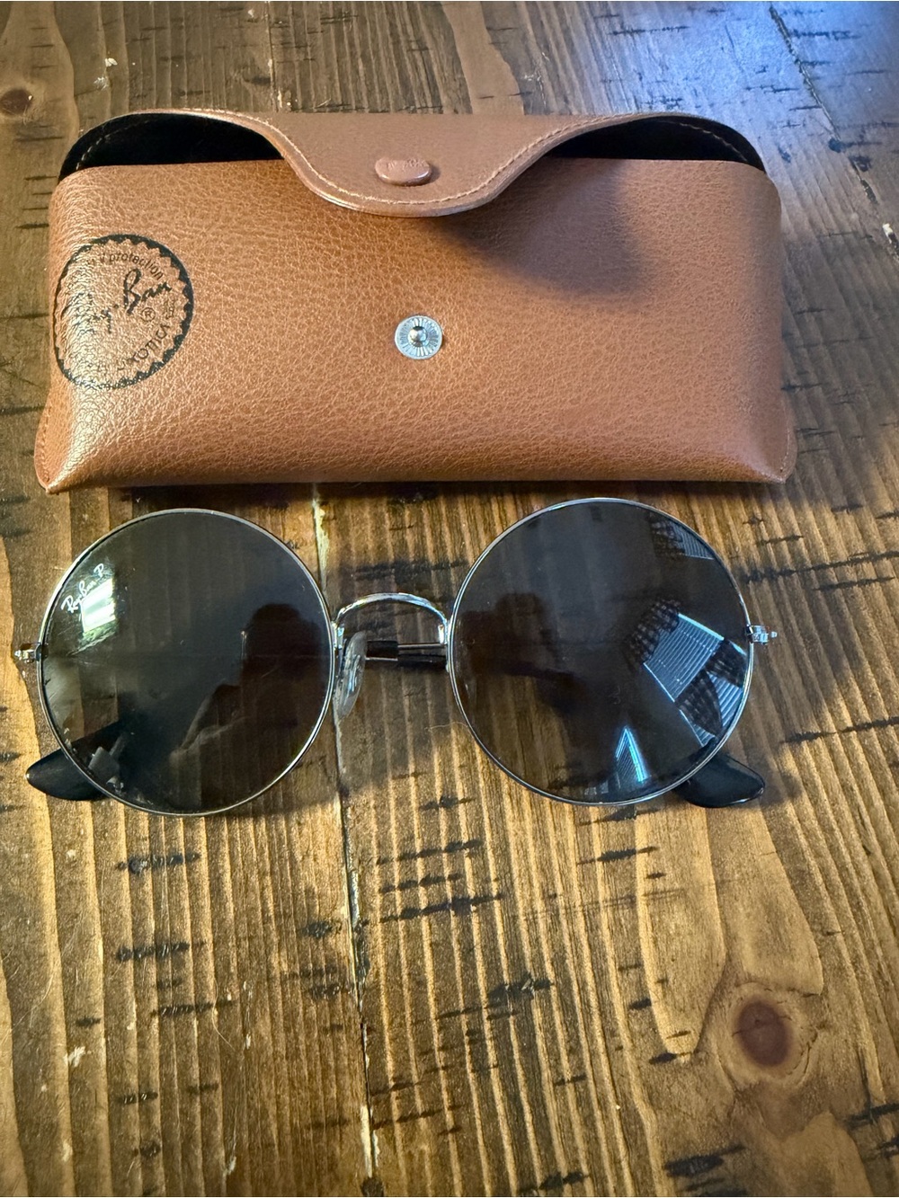 Women’s Round Metal Sunglasses in Black
